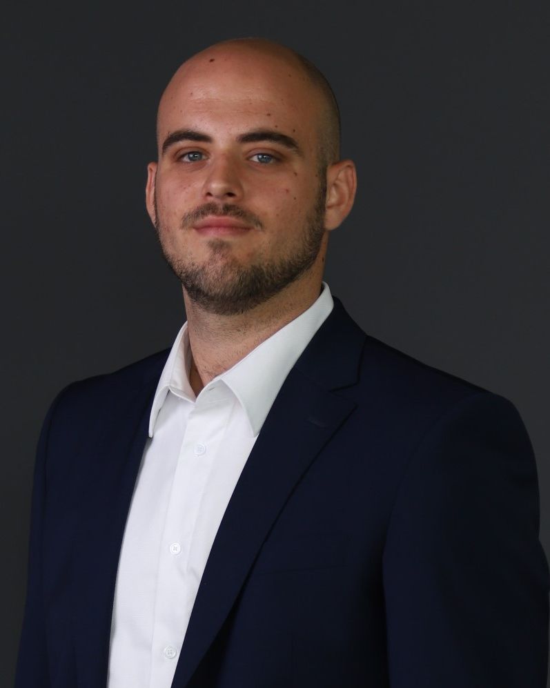 Pohubi Áron
